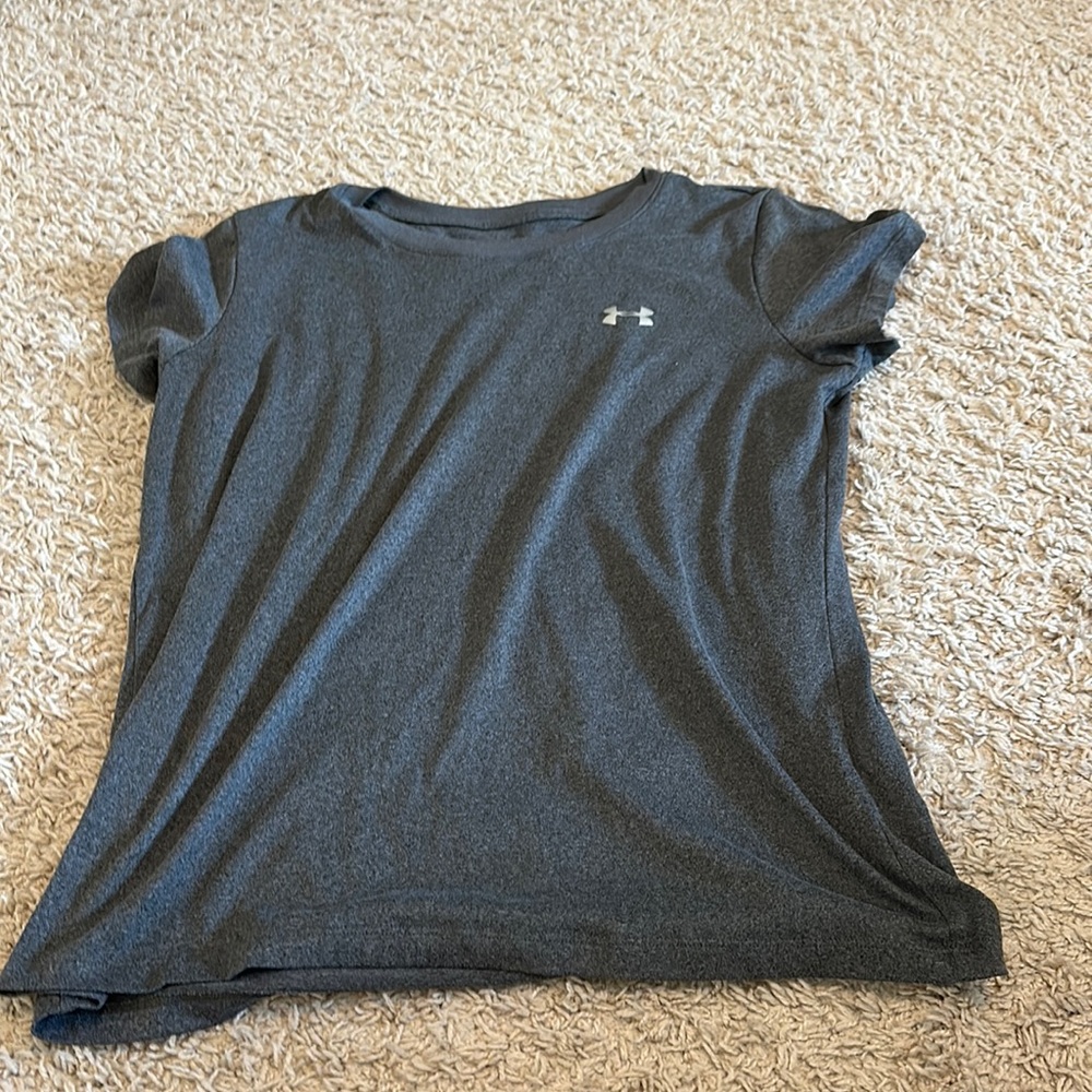 Dark grey under armour t shirt